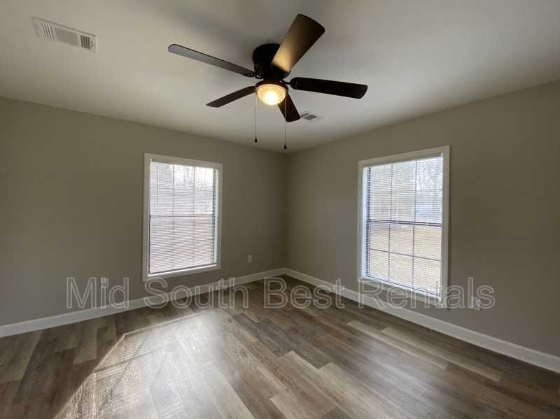 509 E Elm St - Photo 5 of 8