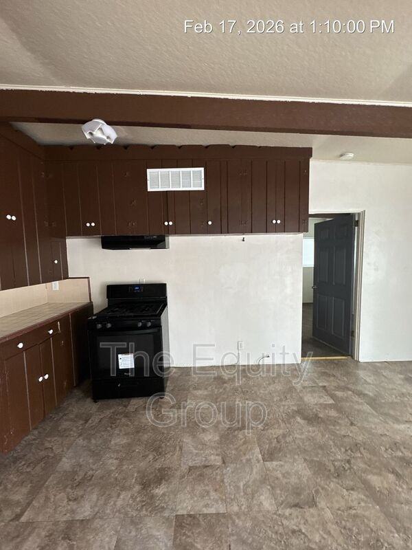 220 W Cypress Ave - Photo 6 of 11