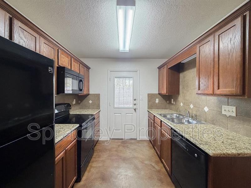 112B Andy Ln - Photo 4 of 17