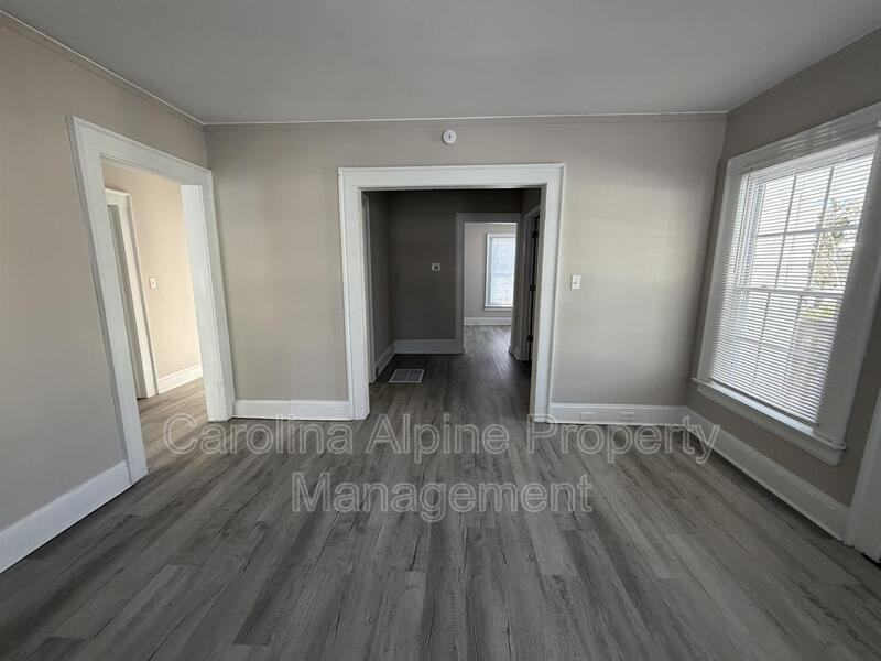 1621 N Hamilton St - Photo 6 of 17