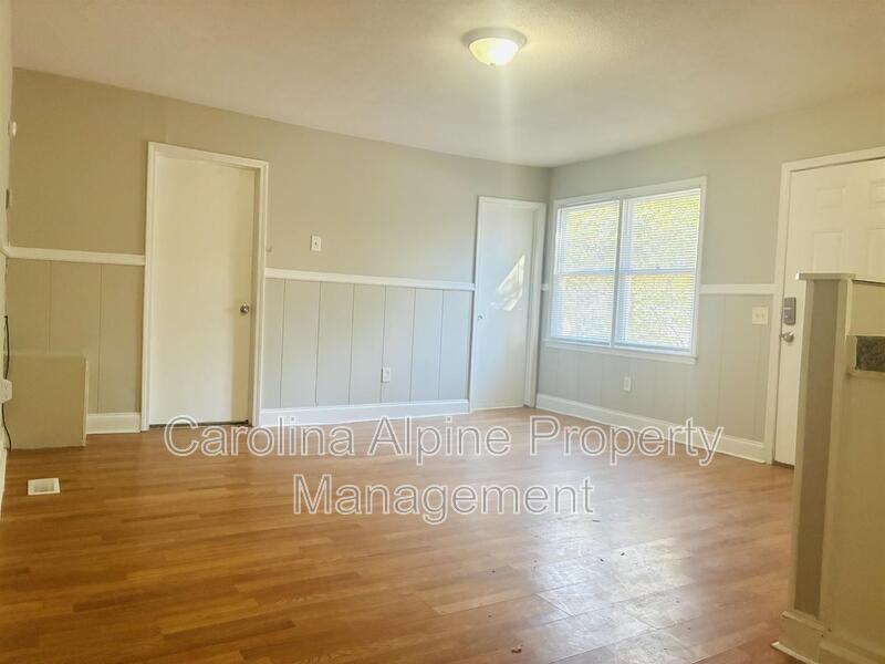 807 N Shaver St - Photo 5 of 12