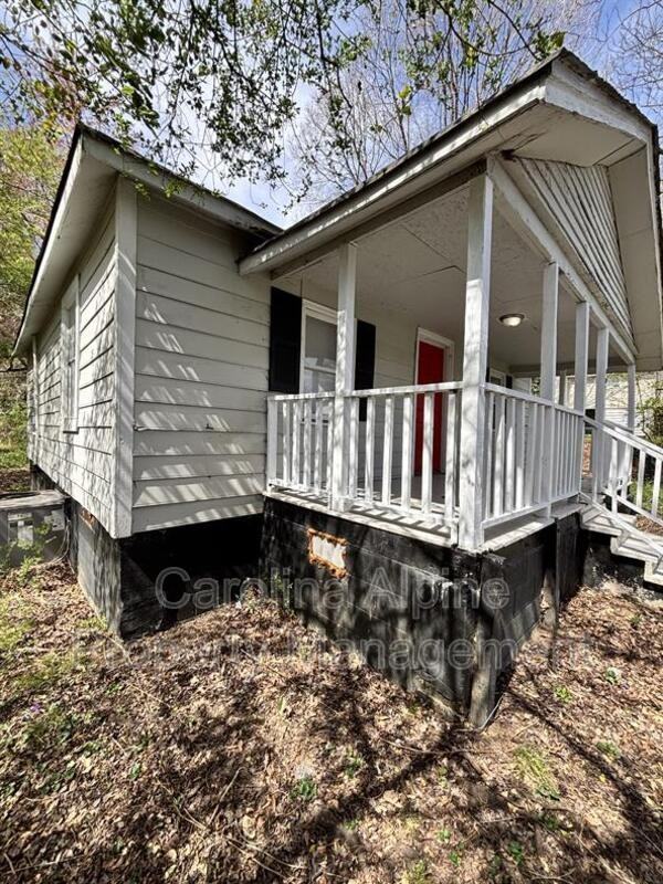 405 S Oak St - Photo 2 of 10