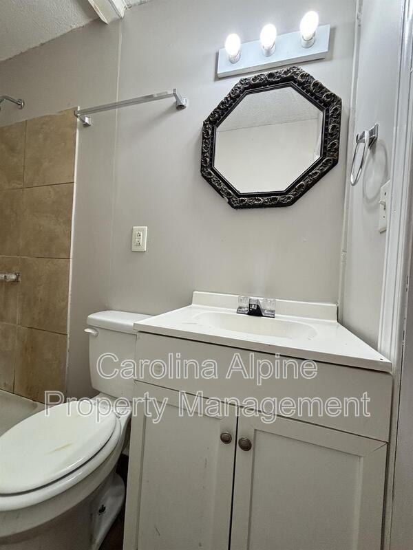 405 S Oak St - Photo 6 of 10