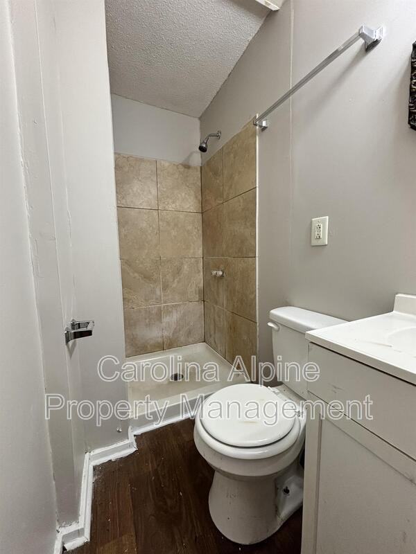 405 S Oak St - Photo 7 of 10