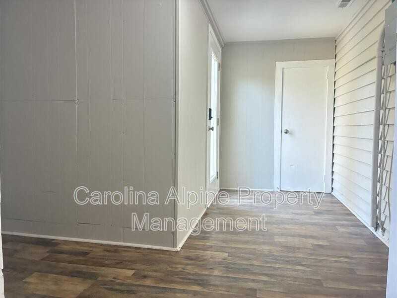 110 Martin St - Photo 6 of 12