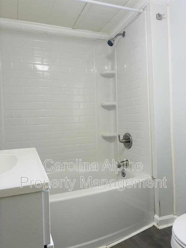 110 Martin St - Photo 7 of 12