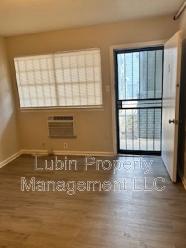 1433 Court Ave #10 - Photo 2 of 8