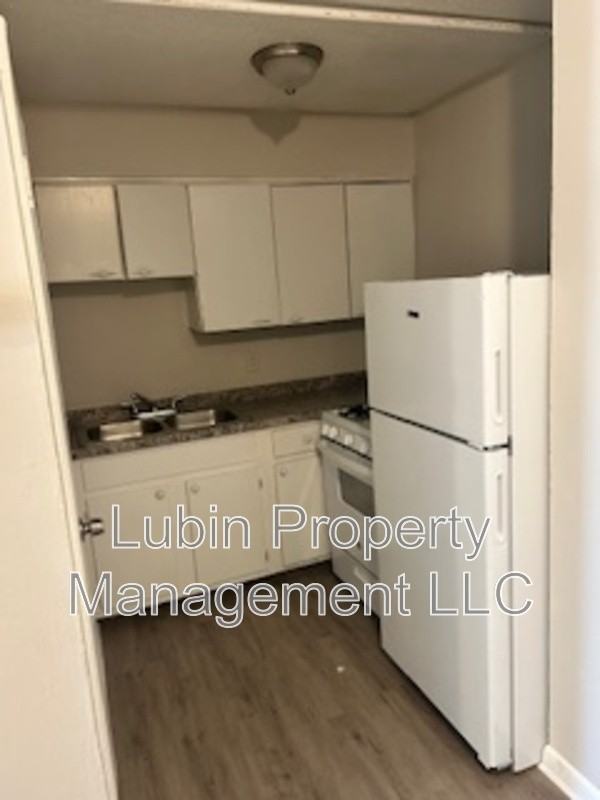 1433 Court Ave #10 - Photo 5 of 8