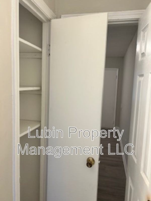 1433 Court Ave #10 - Photo 7 of 8