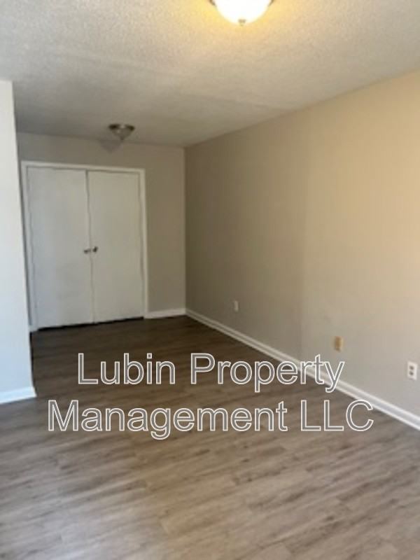 1429 Court Ave #12 - Photo 3 of 9