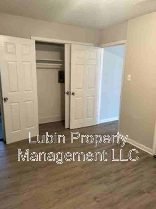 1429 Court Ave #12 - Photo 5 of 9