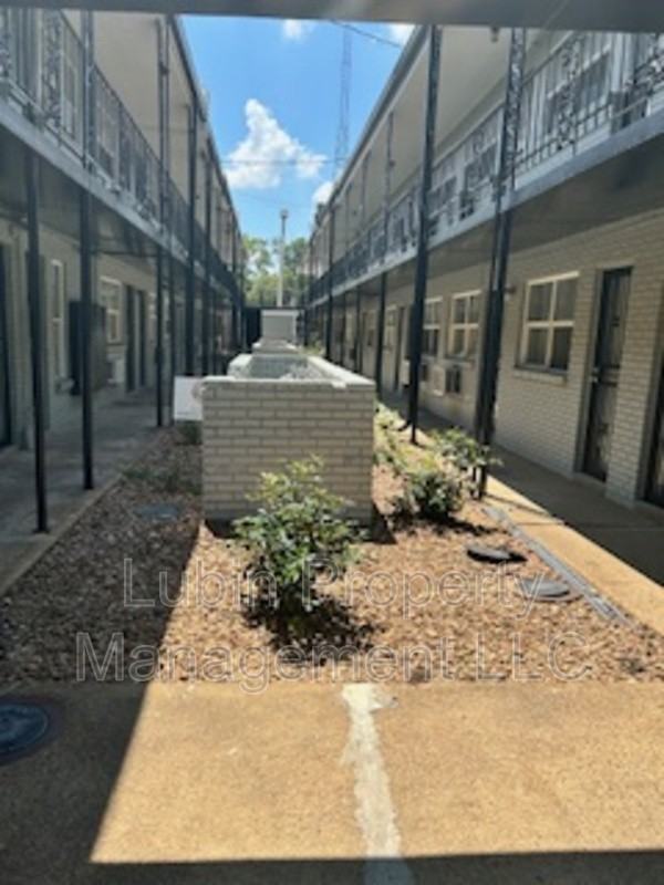 1429 Court Ave #5 - Photo 3 of 11