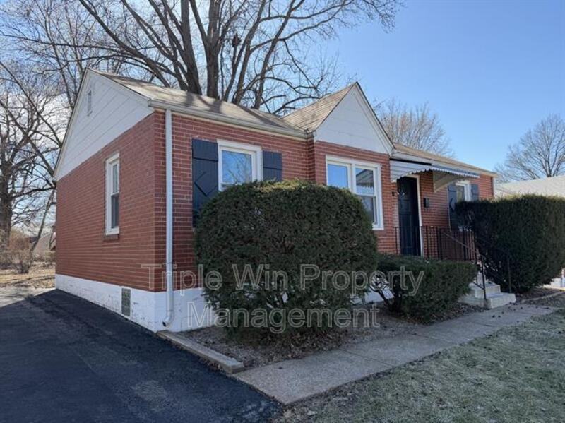 17 Saint Genevieve Ct - Photo 2 of 33