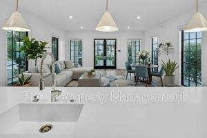 featured image of 207 E Intendencia St