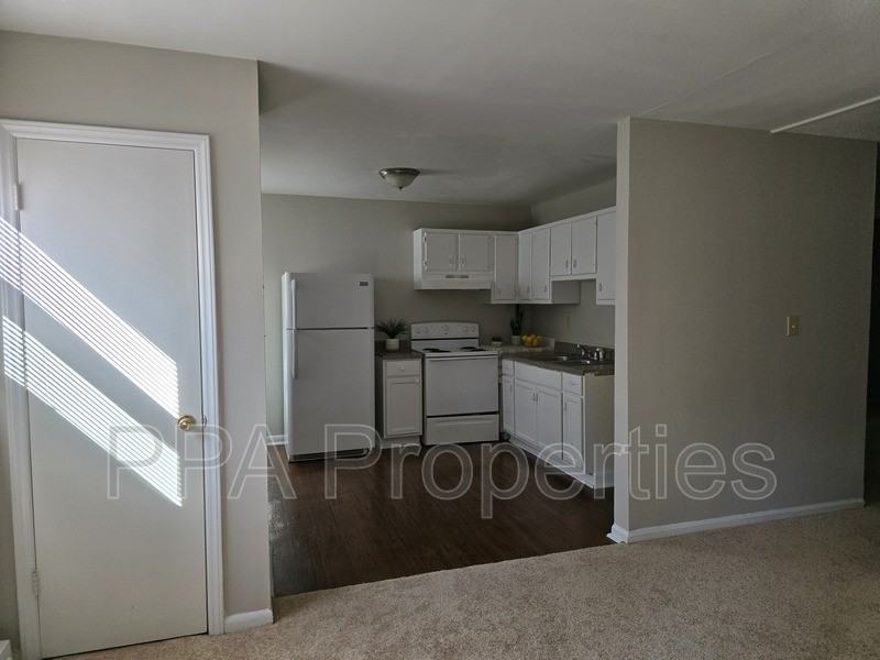 2231 Summit St #B - Photo 4 of 26