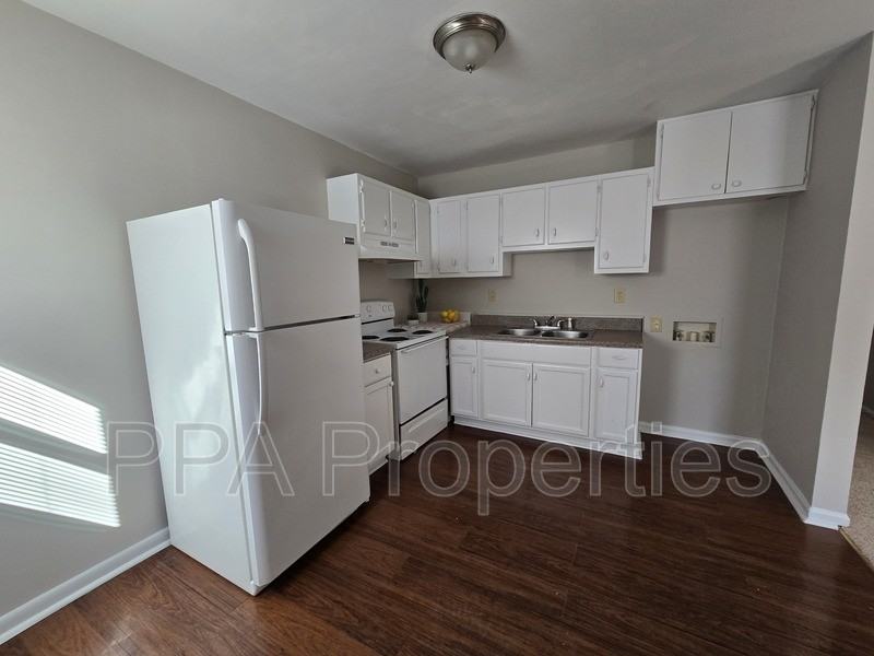 2231 Summit St #B - Photo 5 of 26