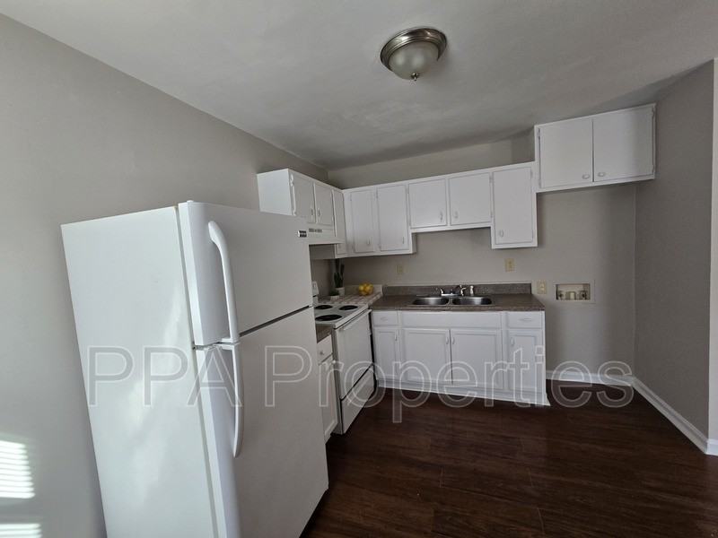 2231 Summit St #B - Photo 6 of 26