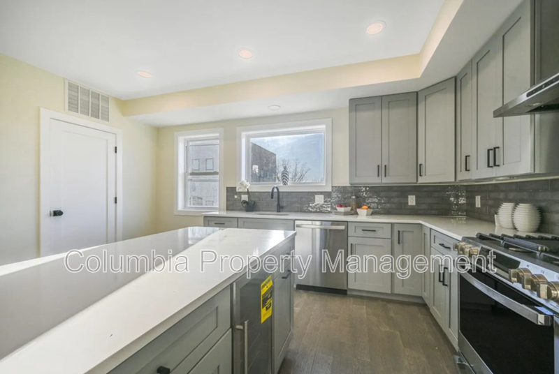 3552 Warder St Nw - Photo 5 of 26