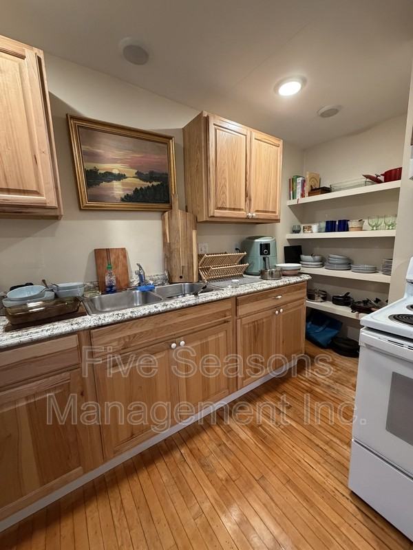 75 Grant St - Photo 5 of 17