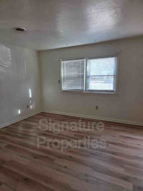 321 Ewell Ln #B - Photo 3 of 10