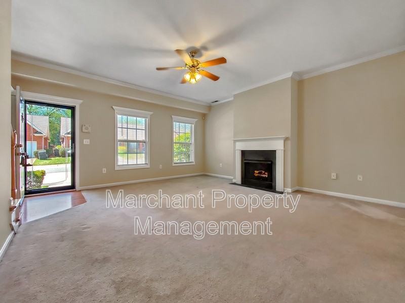 215 Rexford Dr - Photo 6 of 27