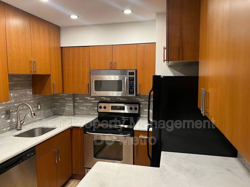 2440 16th St Nw #318 - Photo 7 of 20