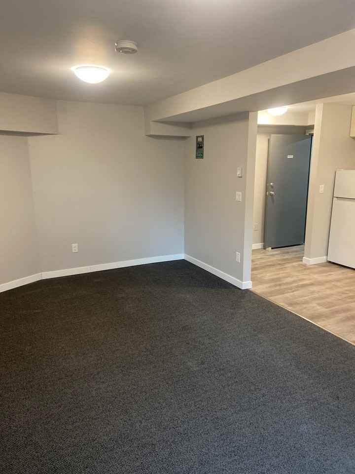 11933 223 Street - Photo 4 of 9