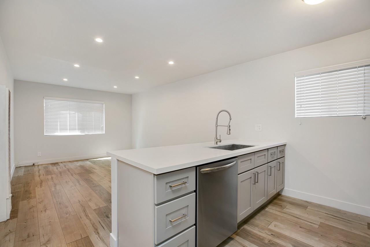 4053 West 23rd Street #F - Photo 4 of 9