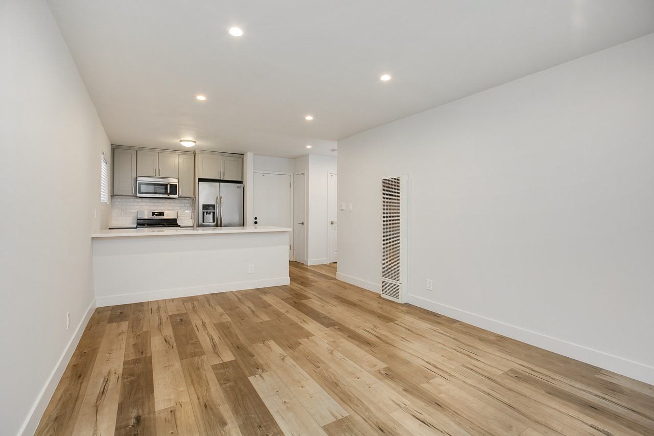 4053 West 23rd Street #F - Photo 6 of 9