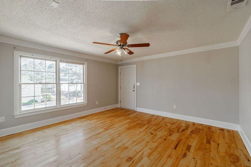 118 Barrington Dr #3 - Photo 3 of 14