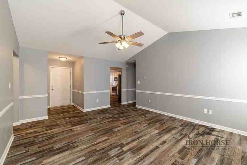 345 Spring Lake Ct - Photo 4 of 23
