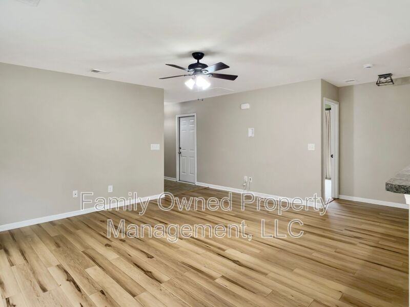 351 Salkahatchie St - Photo 7 of 35