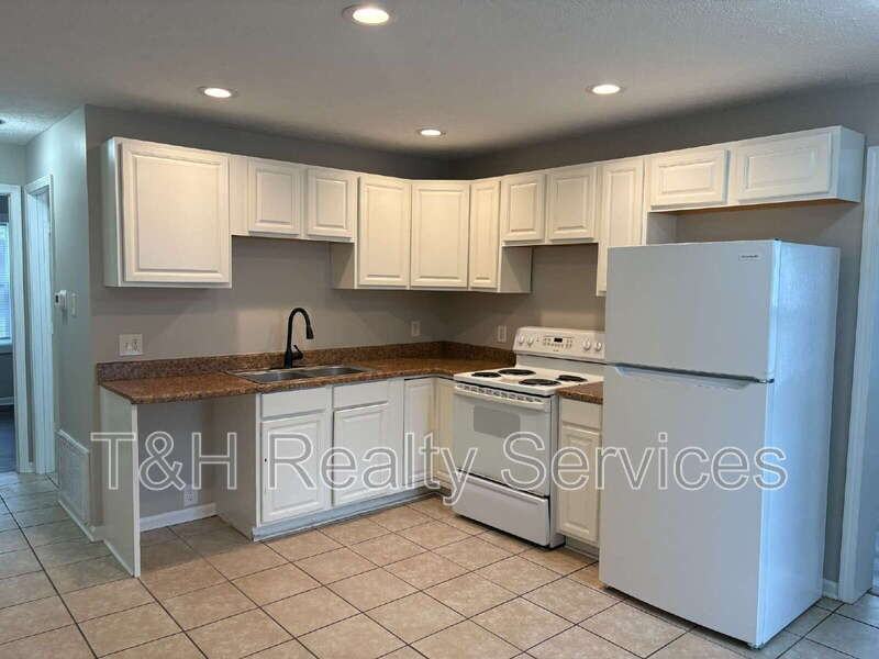 4303 Norwaldo Ave - Photo 3 of 15