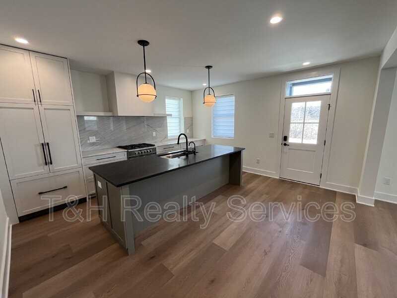 818 Union St - Photo 7 of 25