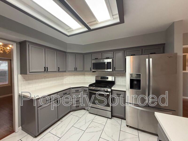 428 Phoenix Ave - Photo 6 of 50