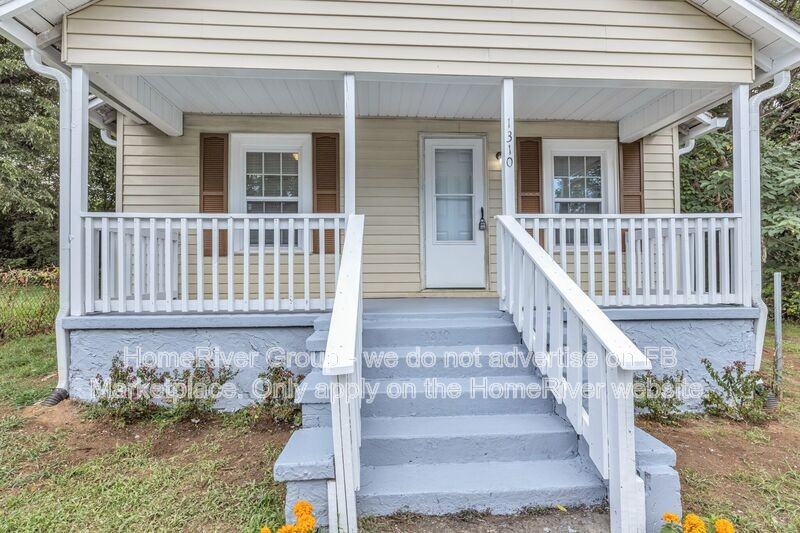 1310 Roanoke Ave - Photo 3 of 23