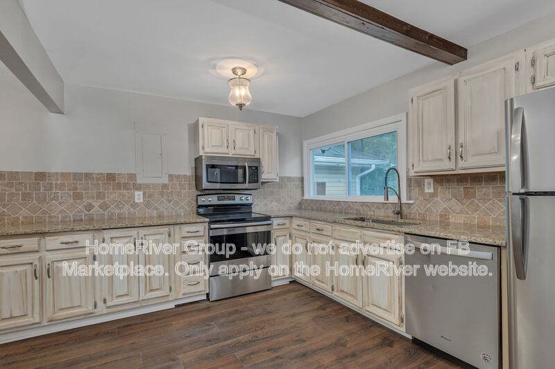 1310 Roanoke Ave - Photo 6 of 23