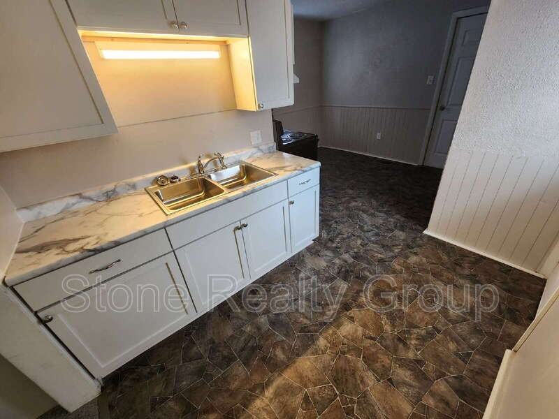 1715 S 9th St - Photo 3 of 9