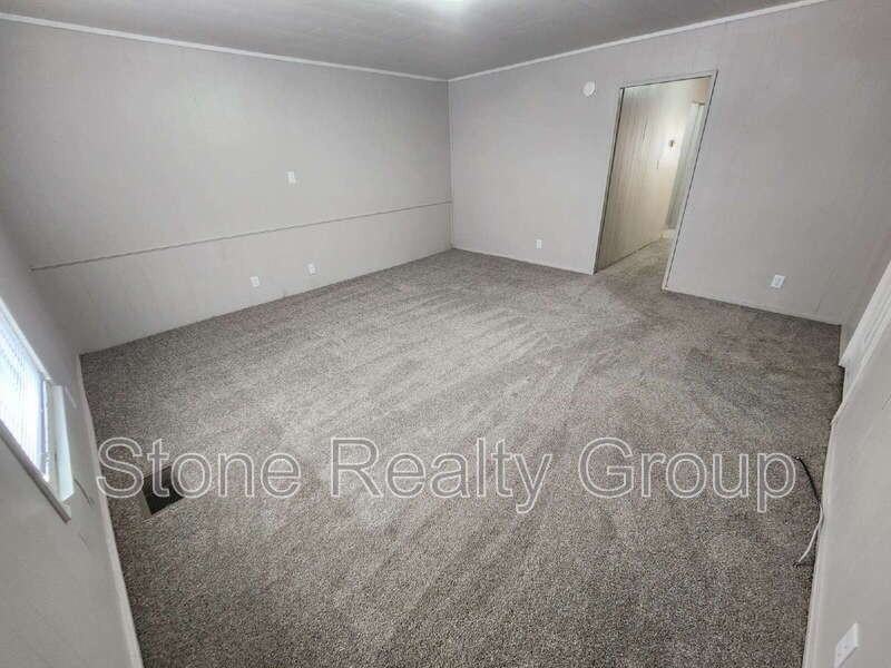 1715 S 9th St - Photo 4 of 9