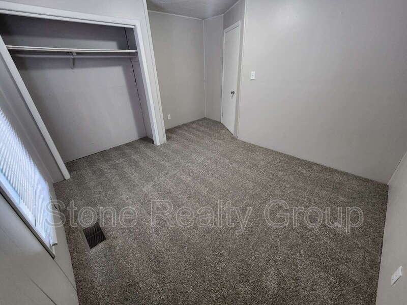 1715 S 9th St - Photo 5 of 9