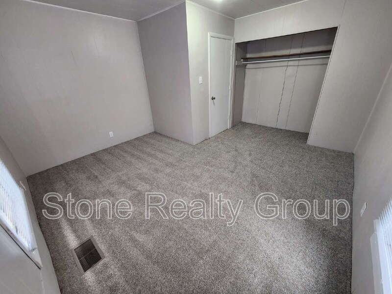 1715 S 9th St - Photo 6 of 9