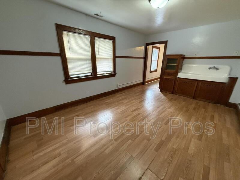 2836 N 16th St - Photo 3 of 16