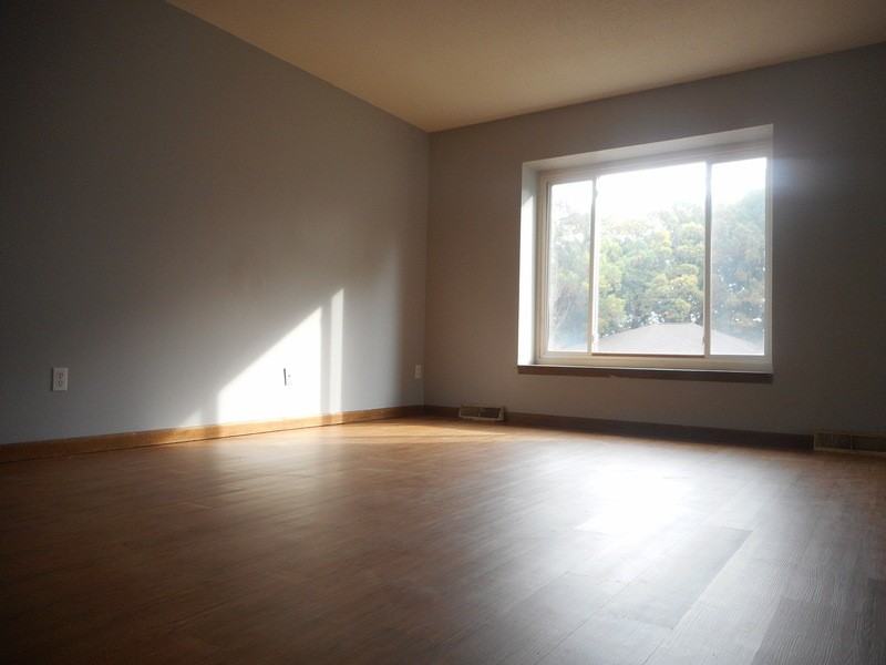 1425 Sierra Dr Ne - Photo 4 of 21