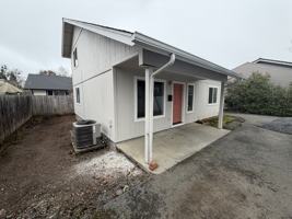 featured image of 241 Ne School St