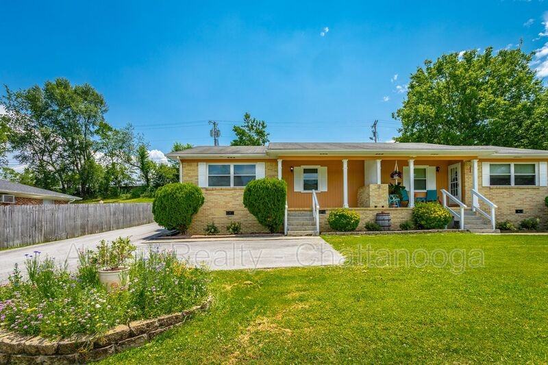 1214 Helena Dr #B - Photo 2 of 32