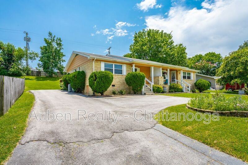 1214 Helena Dr #B - Photo 3 of 32