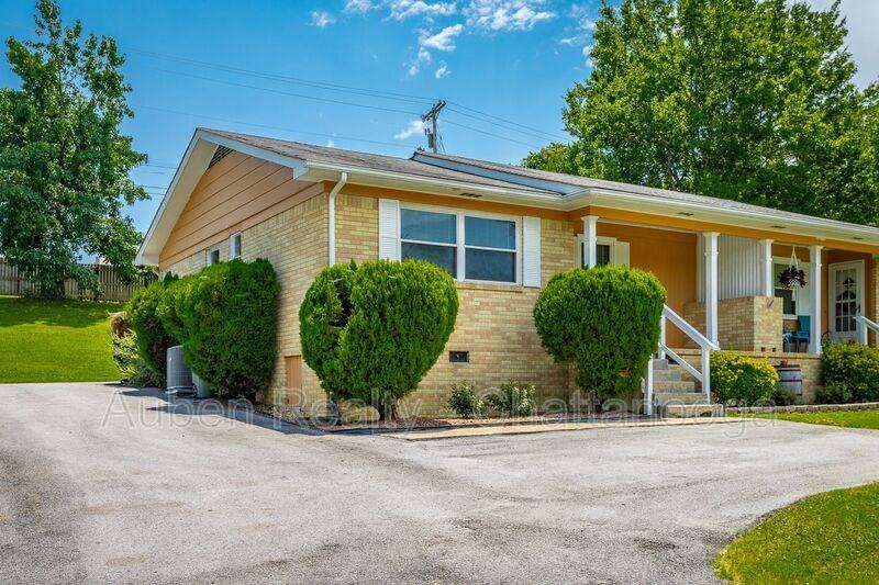 1214 Helena Dr #B - Photo 4 of 32