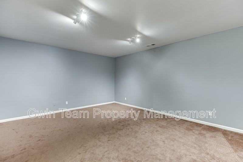 805 Tulip Poplar Way - Photo 4 of 47