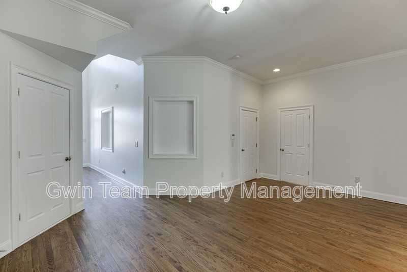 6925 Fellowship Ln - Photo 4 of 50