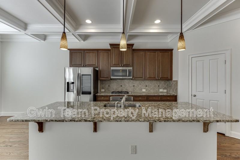 6925 Fellowship Ln - Photo 7 of 50